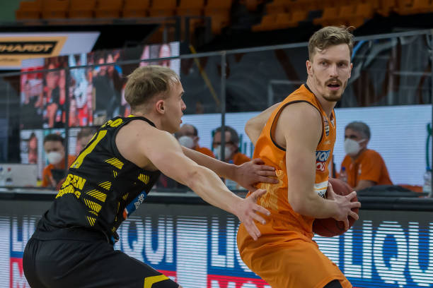 地的原因 地的原因