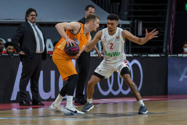 他在联赛中 他在联赛中