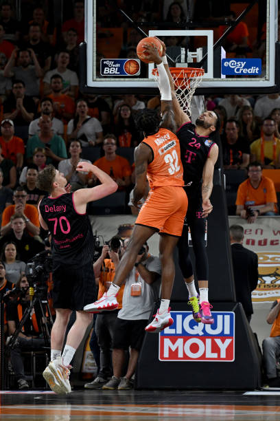 连扳三局 连扳三局