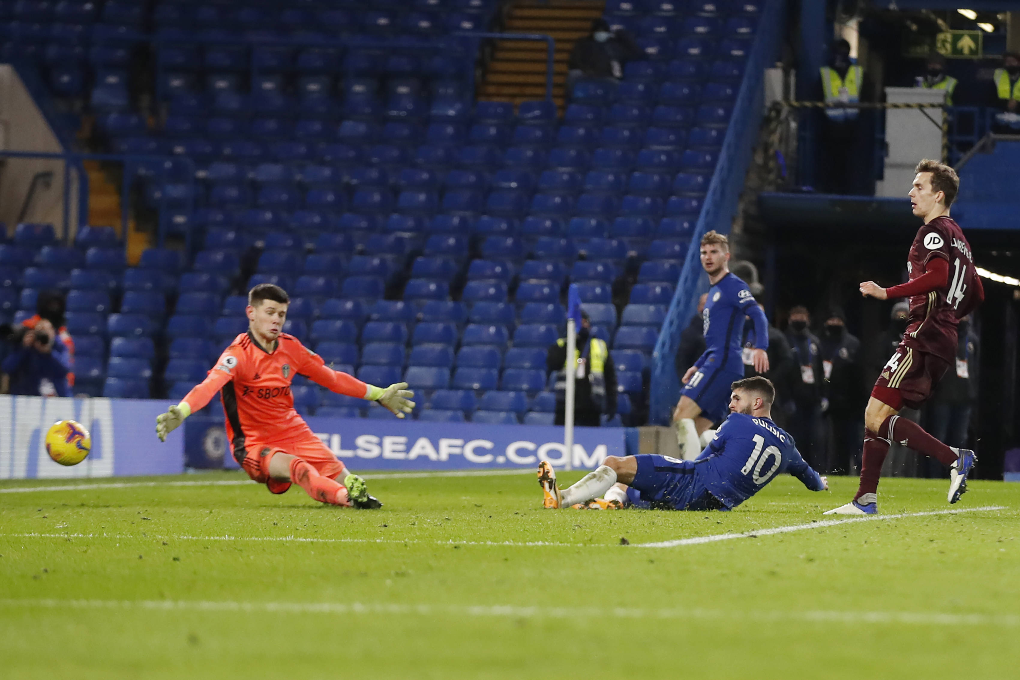 他以顽强的 他以顽强的